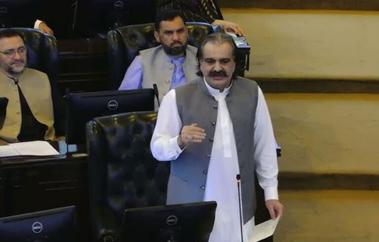 وزیراعلیٰ خیبرپختونخوا کا استعفیٰ تاحال منظور نہ ہوا، گنڈاپور کو تحریک عدم اعتماد سے ہٹانے کا پلان تیار