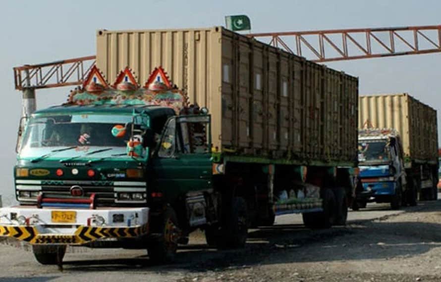 کراچی سے افغان ٹرانزٹ ٹریڈ معطل، تمام گیٹ پاسز منسوخ، کنٹینرز کی قطاریں لگ گئیں