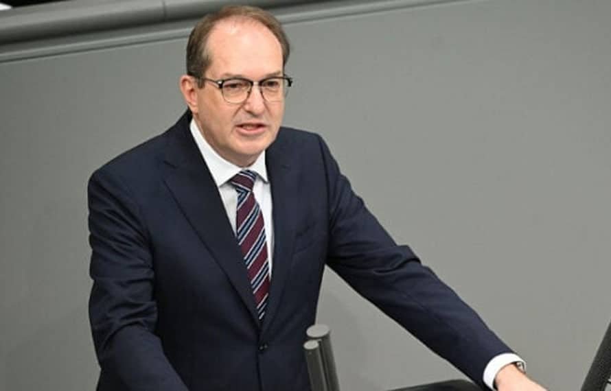 جرمنی کا افغان مہاجرین کی ملک بدری کا عمل تیز کرنے کا فیصلہ