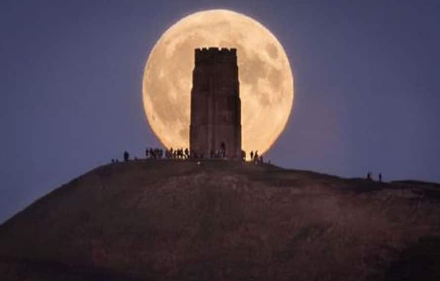 رواں سال کا پہلا سپر مون کل نظر آئیگا، چاند معمول سے زیادہ بڑا اور روشن دکھائی دے گا