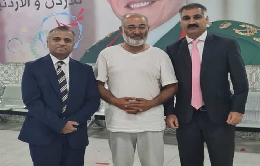 سابق سینیٹر مشتاق احمد خان کو رہا کردیا گیا