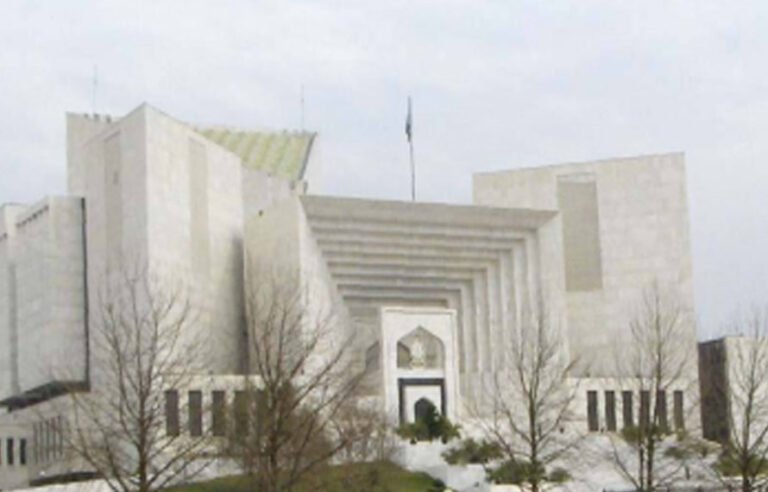 سپریم کورٹ آئینی بنچ میں عمر ایوب اور شبلی فراز نے نااہلی سے متعلق اپیلیں واپس لے لیں
