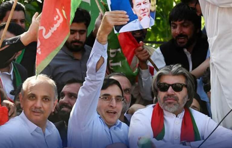 تحریک انصاف کی قیادت نے ایک اور جماعت رجسٹرڈ کرانے کا فیصلہ کرلیا