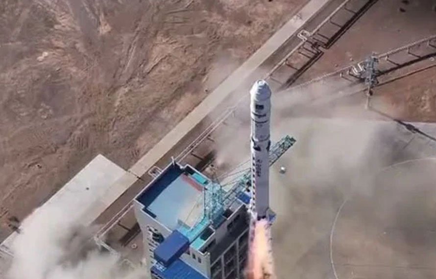 پاکستان کا پہلا ہائپر اسپیکٹرل سیٹلائٹ خلا میں روانہ