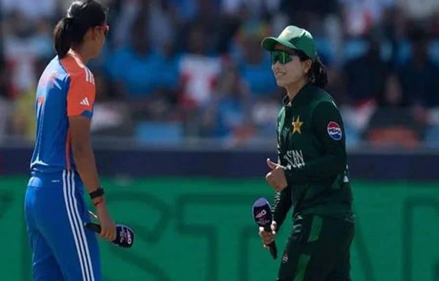 ویمنز ورلڈ کپ: پاکستان نے بھارت کے خلاف ٹاس جیت کر فیلڈنگ کا فیصلہ، کپتانوں نے ہاتھ نہ ملایا