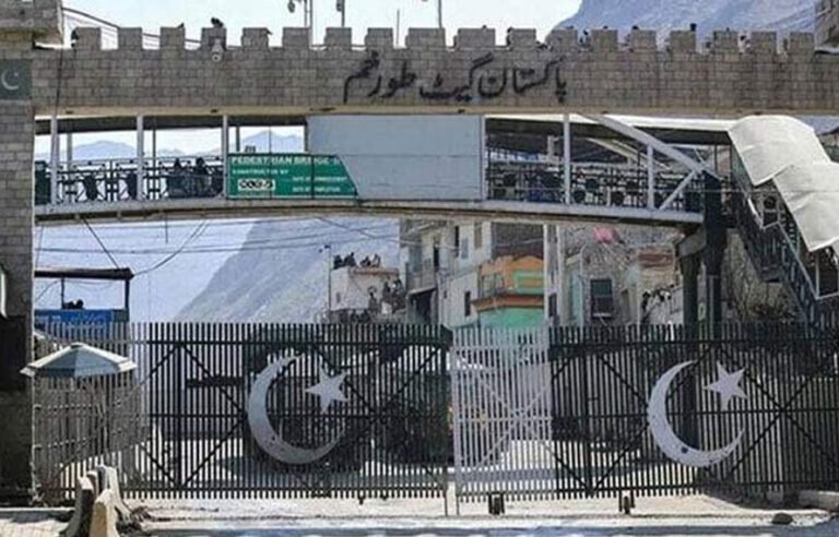 پاک افغان گزر گاہیں 11 روز سے بند، تجارت معطل، اشیائے خورونوش خراب