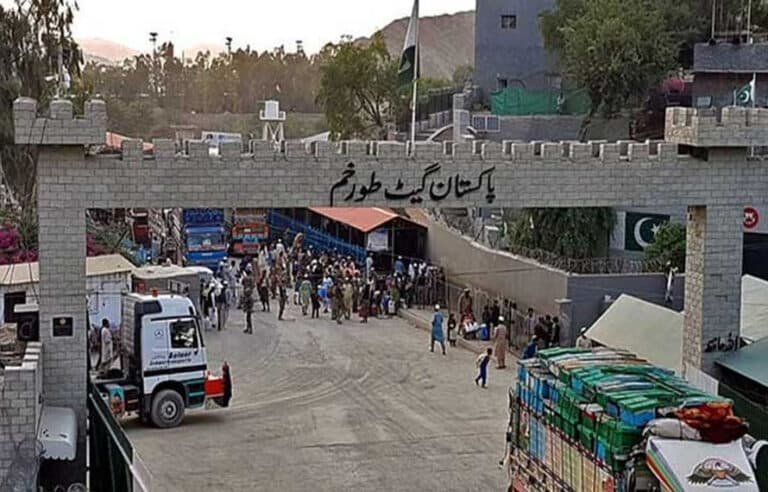 حکومت کا افغان مہاجرین کی واپسی کے لیے طورخم بارڈر عارضی طور پر کھولنے کا فیصلہ