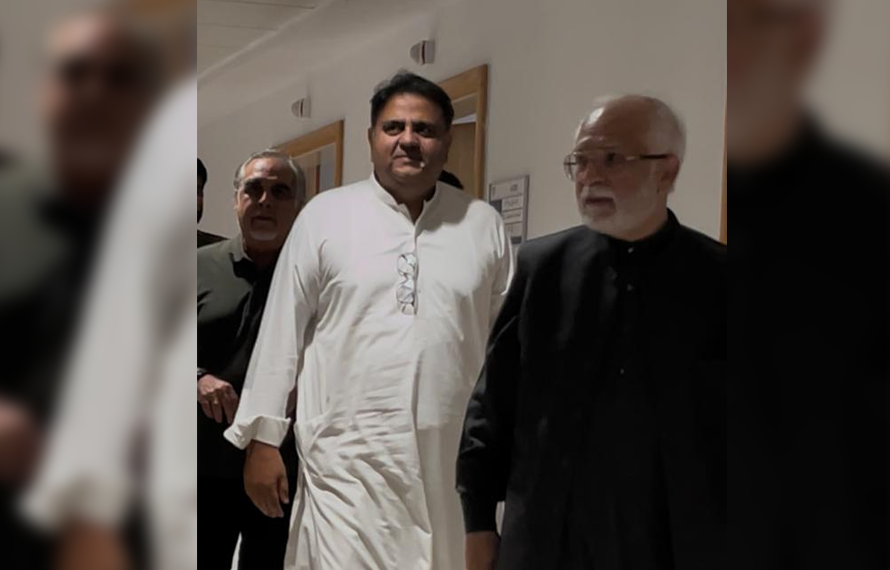 شاہ محمود قریشی سے سابق پی ٹی آئی رہنماؤں کی ہسپتال میں ملاقات، سیاسی صورتحال پر تبادلہ خیال