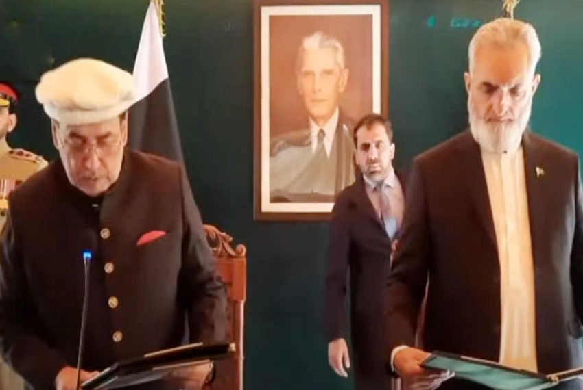 نگران وزیر اعلیٰ گلگت بلتستان جسٹس (ر) یار محمد ناصر نے حلف اٹھا لیا