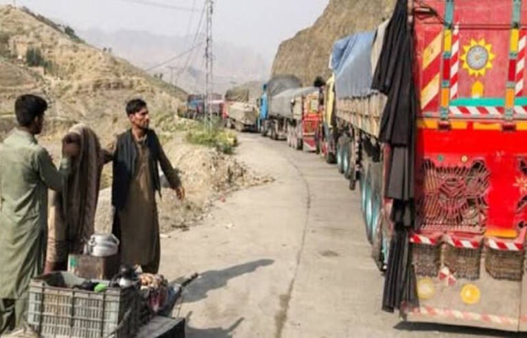 پاک افغان سرحدی بندش سے افغانستان میں بنیادی اشیاء کی قیمتوں میں اضافہ