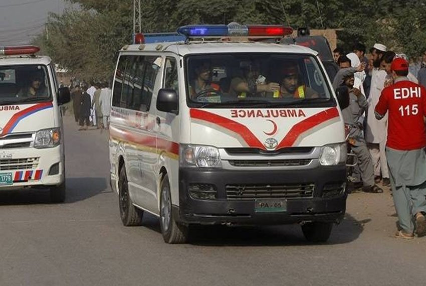 صوابی میں بس اور فلائنگ کوچ کے تصادم میں 2 افراد جاں بحق اور 15 شدید زخمی