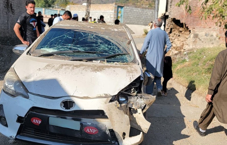 اے این پی رہنما ممتاز علی خان کی گاڑی کے قریب دھماکہ