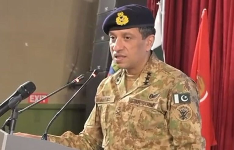 پاک فوج کے ترجمان کی طلبہ و اساتذہ کے ساتھ معلوماتی نشست