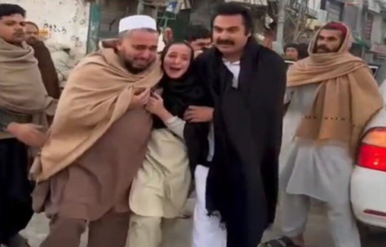 لوئر دیر پولیس کی بڑی کامیابی! اغواء شدہ بچی دعا رحمن بازیاب، والدین کے حوالے