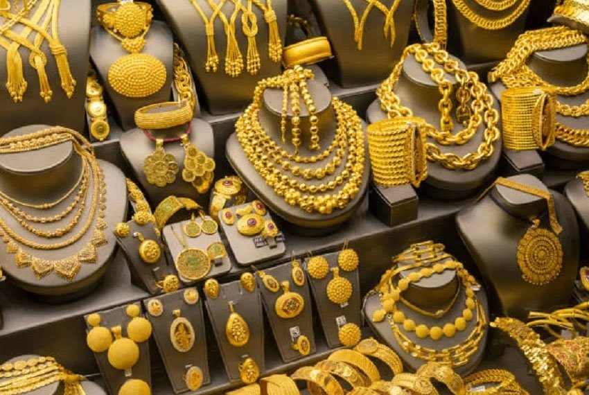 سونے کی قیمت میں آج پھر بڑا اضافہ ، فی تولہ سونا کتنے کا ہوگیا ؟ جانئے