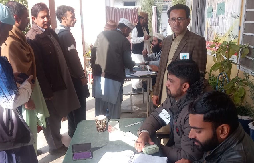 ریجنل الیکشن کمشنر ہزارہ نے این,18 ہری پور کے پولنگ اسٹیشنوں کا دورہ کیا ، انتظامات کا جائزہ لیا