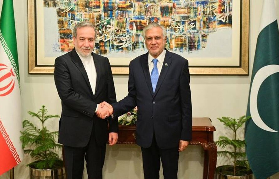 اسحاق ڈار سے ایرانی وزیر خارجہ کا رابطہ، پاک افغان کشیدگی میں کمی کیلئے تعاون کی پیشکش