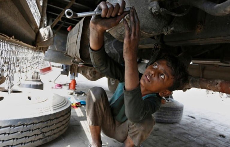 کے پی میں 7 لاکھ 45 ہزار بچے چائلڈ لیبر کا شکار، حکومت نے ایکشن پلان جاری کر دیا