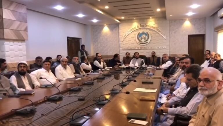 مینا خان آفریدی کا بڑا ایکشن، کرپشن میں ملوث اہلکاروں کو گھر جانا ہوگا