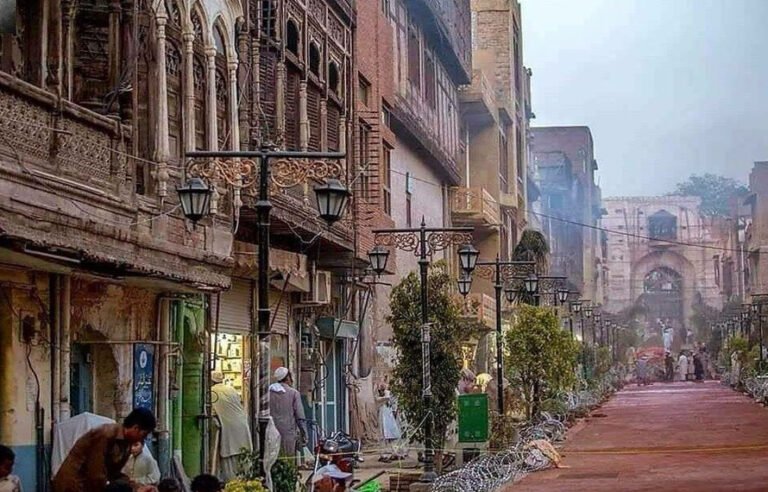 پشاور کی عظمت رفتہ کی واپسی کیلئے 100 ارب کے ترقیاتی منصوبوں پر گرینڈ میٹنگ کا اعلان