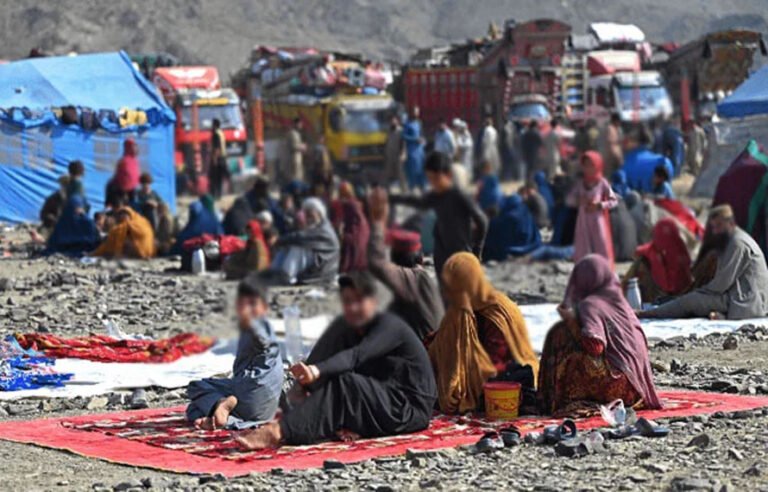 ضلع انتظامیہ کا بڑا اقدام! مہاجر کیمپوں سے بجلی منقطع، غیرقانونی رہائش دینے والوں کیخلاف کارروائی شروع