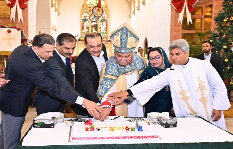 فیلڈ مارشل کا کرسمس کے موقع پر راولپنڈی چرچ کا دورہ ، آئی ایس پی آر
