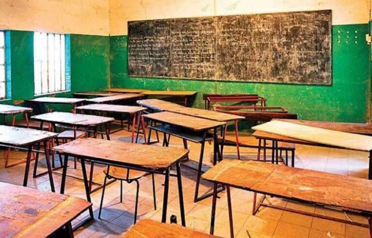وزیر اعلیٰ کے سکیورٹی گارڈ کے بھائی کو بھرتی نہ کرنے پر گریڈ 20 پروفیسر کا تبادلہ