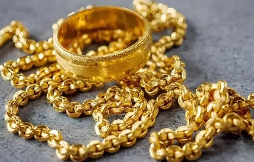 سونے کی قیمت میں بڑی کمی، فی تولہ سونا کتنے کا ہوگیا؟جانئے