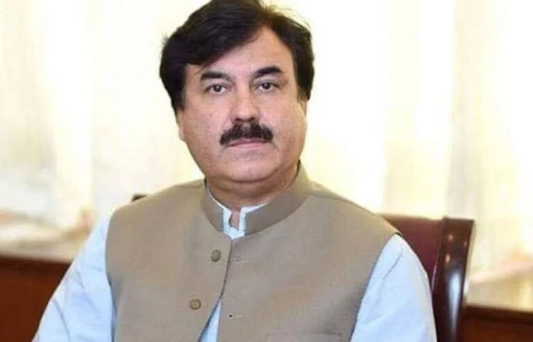 پاکستان تحریک انصاف خیبر پختونخوا کے سیکرٹری اطلاعات اور سابق صوبائی وزیر شوکت یوسفزئی نے دعویٰ کیا ہے کہ صوبے کا نیا بجٹ سرپلس یا متوازن نہیں بلکہ تقریباً 50 ارب روپے خسارے کا ہوگا۔