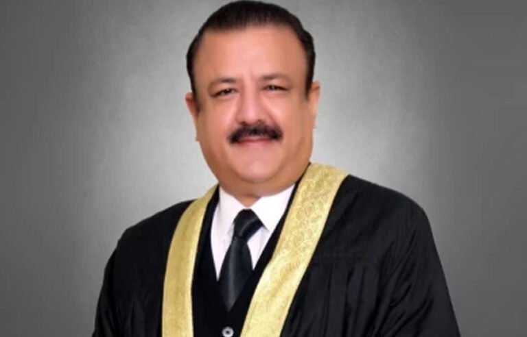 قرآن پاک پر حلف لے کرکہتا ہوں کہ میری ڈگری اصل ہے، جسٹس طارق محمود