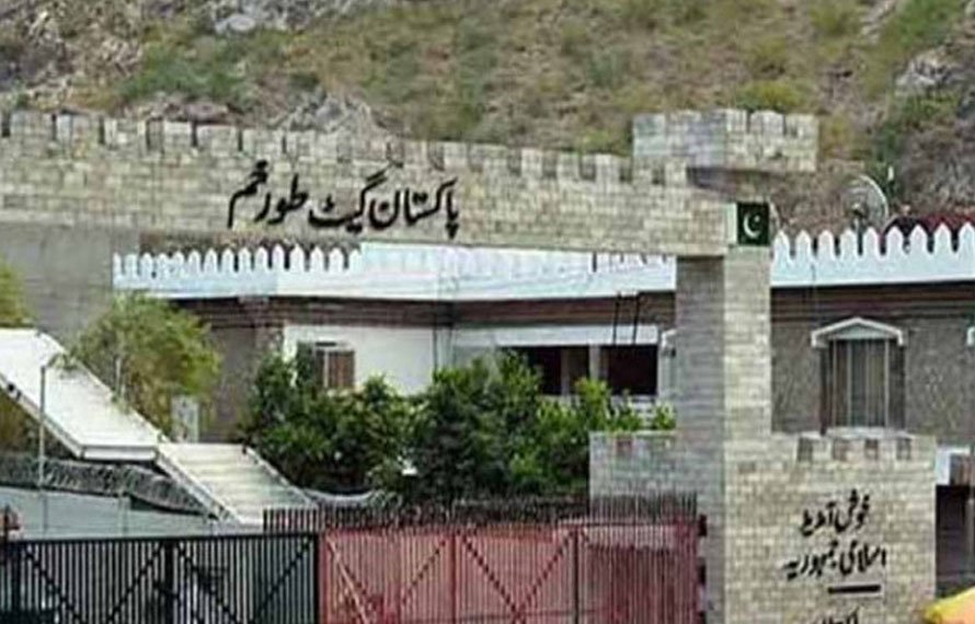 افغانستان کیلئے امدادی اشیاء کے 9 کارگو کنٹینرز طورخم بارڈر کی طرف روانہ