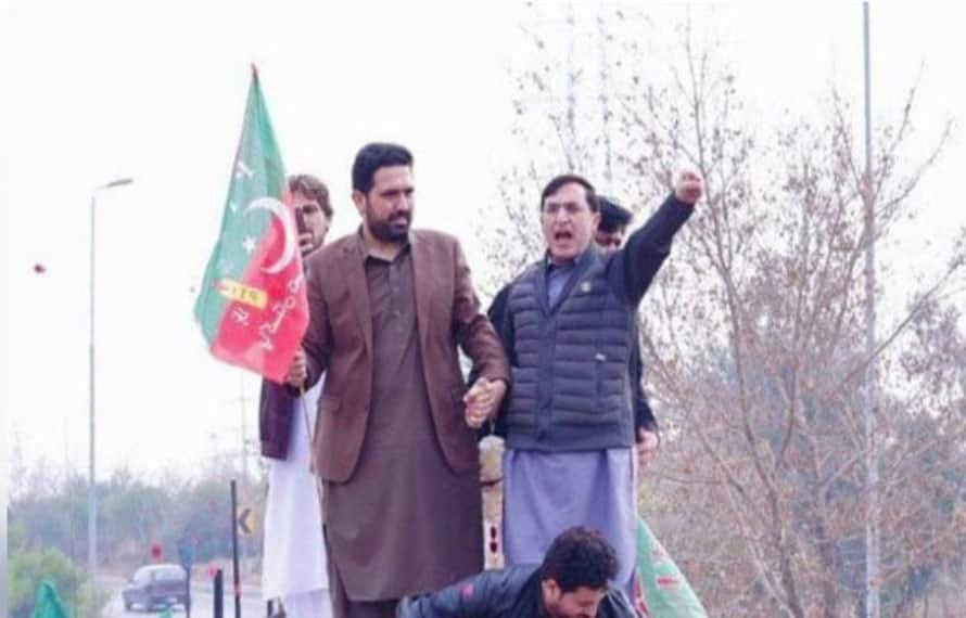 مینڈیٹ چھینا گیا، مگر عزم برقرار! خیبر پختونخوا میں عوامی فلاح کا وعدہ، بیرسٹر گوہر نے دو ٹوک اعلان کر دیا