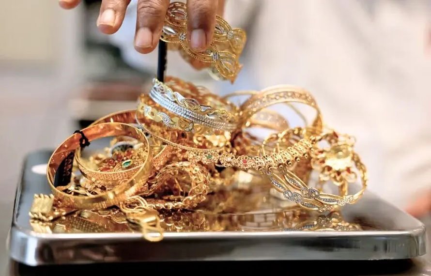 سونا مہنگا ہو رہا ہے یا مندی آ رہی ہے؟ پاکستان میں آج فی تولہ سونے کی قیمت کتنی ہو سکتی ہے؟ جانئے