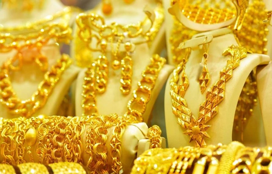 سونے کی قیمت میں پھر بڑی کمی، فی تولہ کتنے روپے کا ہوگیا؟ جانئے