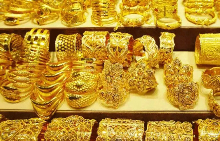 نئے سال کے آغاز پر سونے کی قیمتوں میں نمایاں کمی،فی تولہ کتنے روپے کا ہوگیا؟ جانئے