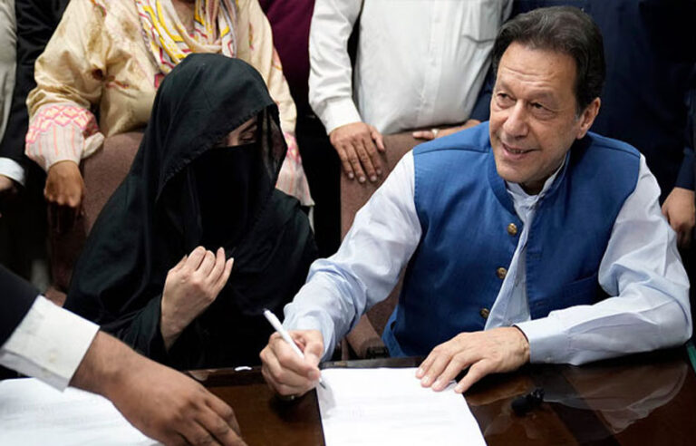 بانی پی ٹی آئی اور بشریٰ بی بی کی 45 گھنٹے طویل ملاقات، حال احوال دریافت کیا گیا، تفصیلات سامنے آ گئیں