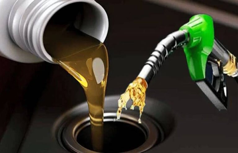 عوام کیلئے بڑی خوشخبری! پیٹرولیم قیمتوں میں بھاری کمی کا امکان، فی لیٹر کتنے روپے کم ہونگے؟ جانئے