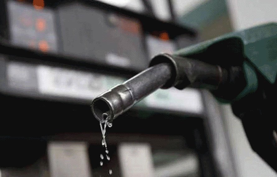 عالمی مارکیٹ میں زبردست گراوٹ! پیٹرول اور ڈیزل کی قیمتوں میں حیران کن کمی