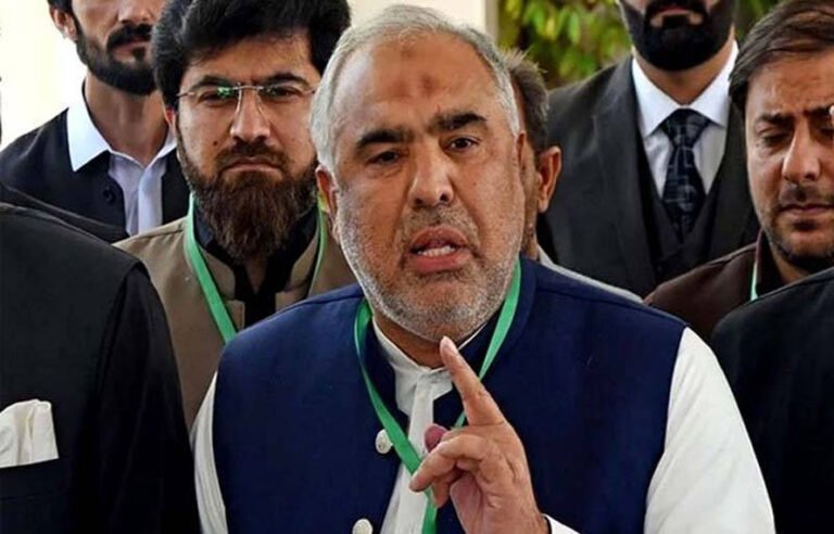 پی ٹی آئی میں دراڑ! اسد قیصر نے طلال چودھری کو غیر ذمہ دار قرار دیدیا
