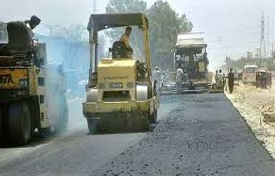 بنوں سرکلر روڈ منصوبے پر کام کرنیوالی نجی کمپنی کے کیمپ پر مسلح عسکریت پسندوں کا حملہ، کیمپ اور مشینری نذرآتش