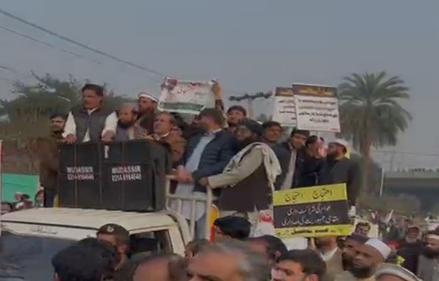 خیبر پختونخوا اسمبلی کے سامنے بلدیاتی نمائندوں کا زبردست احتجاج، خیبر روڈ مکمل طور پر بند
