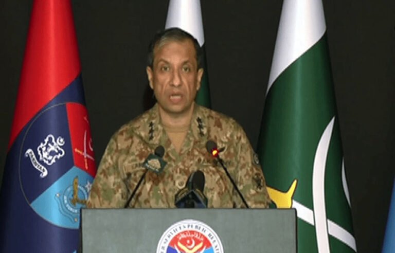 دہشت گردوں کے پاس صرف دو راستے ہیں،ہتھیار ڈالیں یا ریاستی آپریشن کا سامنا کریں،ڈی جی آئی ایس پی آر