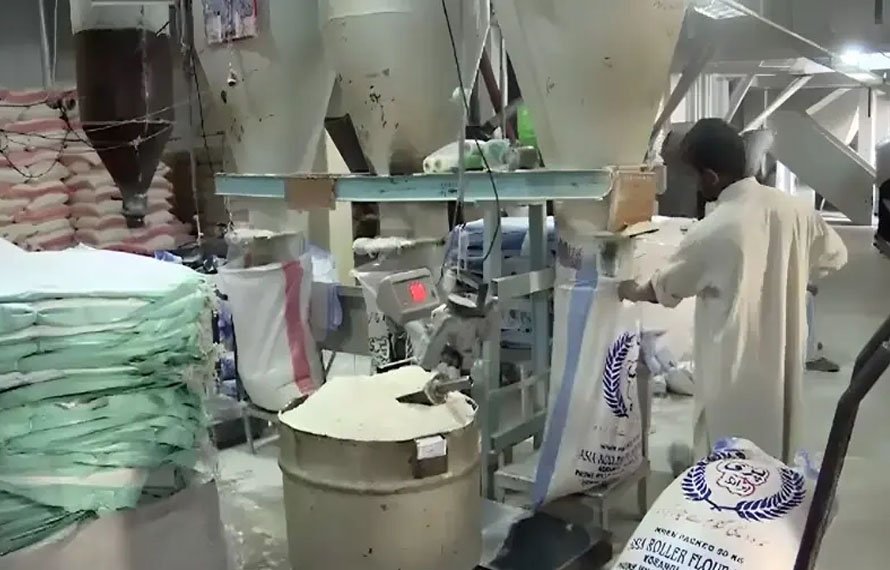 آٹے کے بعد چینی بھی مہنگائی کی لپیٹ میں، قیمتیں آسمان چھو رہی ہیں، فی کلو چینی میں کتنا اضافہ ہوا؟جانئے