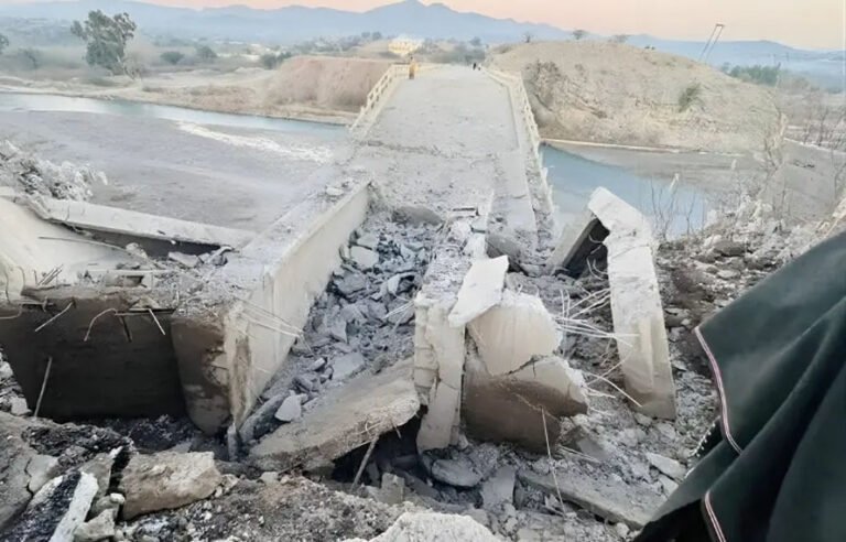 شمالی وزیرستان میں تاریخی پل دھماکے سے تباہ، لاکھوں شہری زمینی رابطے سے محروم، معمولات زندگی درہم برہم