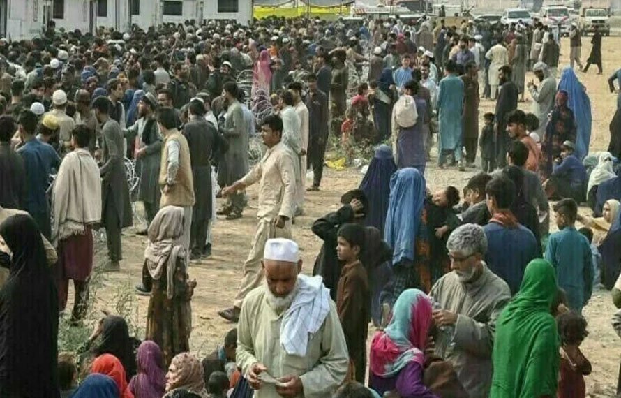 پاکستان میں غیر رجسٹرڈ افغان شہریوں کیخلاف کارروائی، 13 غیر قانونی مقیم افغانی گرفتار