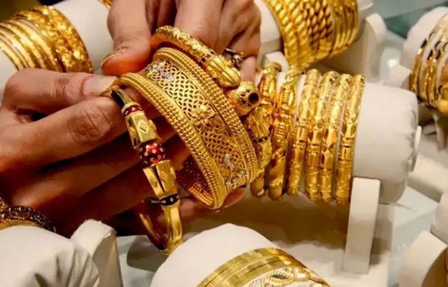 سونے کی قیمت میں بڑی کمی، فی تولہ کتنے کا ہو گیا؟ جانئے