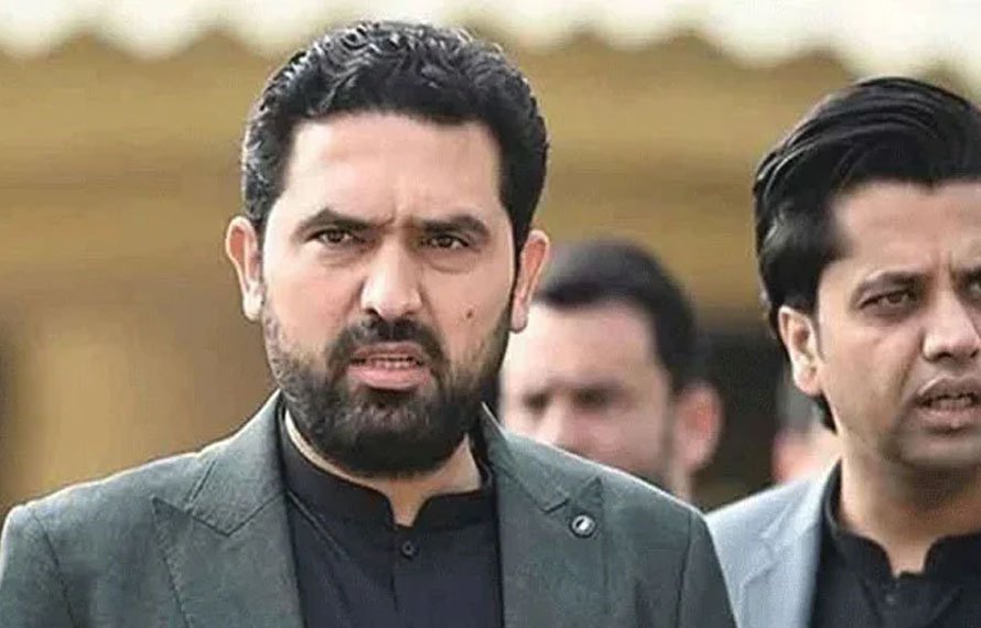 ہائیکورٹ میں پولیس کا بڑا اقدام! سہیل آفریدی کی ویڈیو بناتے شخص سے موبائل فون چھین لیا گیا