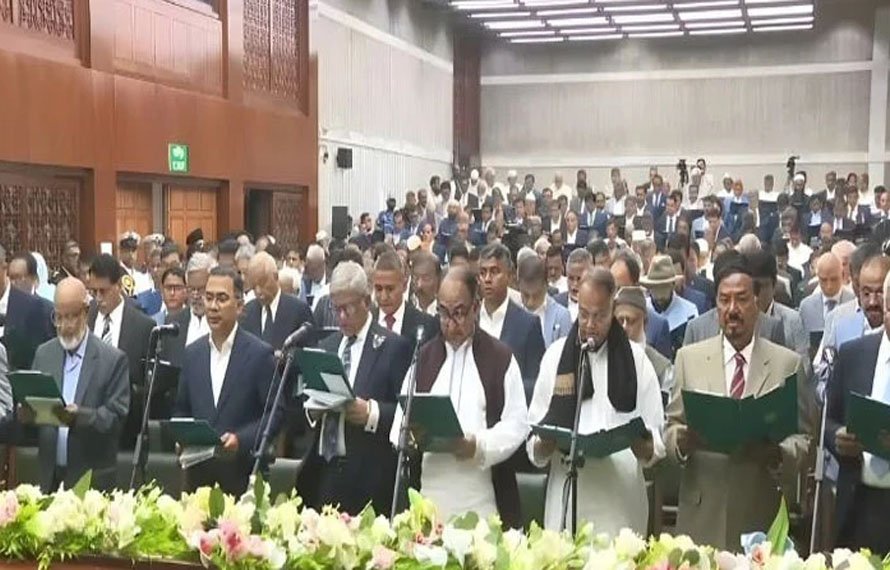 بنگلادیش کے نومنتخب ارکان پارلیمنٹ نے حلف اٹھا لیا