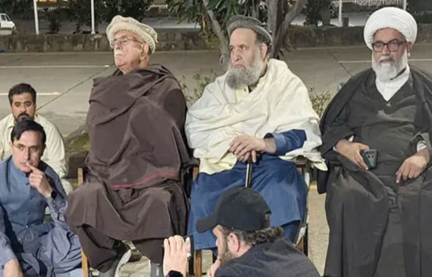 بانی کی صحت کیلئے اہم مرحلہ طے! اپوزیشن نے پارلیمنٹ ہاؤس کا دھرنا ختم کرنے کا اعلان کر دیا