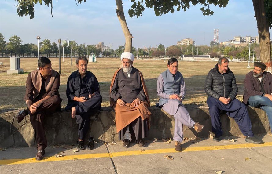 خاموشی میں لپٹا احتجاج!تحریک تحفظ آئین پاکستان کا دھرنا دوسرے روز بھی جاری